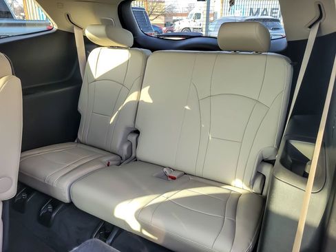 Used 2021 Buick Enclave Essence w/ Sport Touring Edition image 10