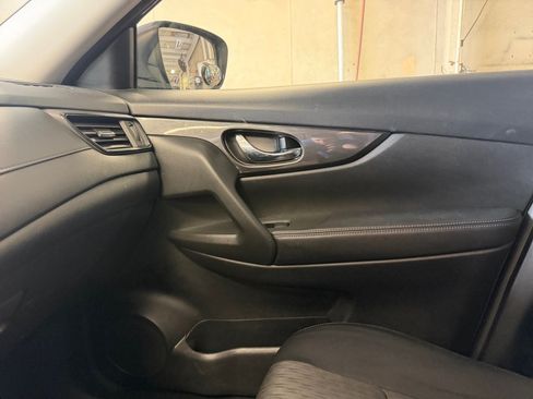 Used 2017 Nissan Rogue S w/ S Appearance Package AWD/4WD image 35