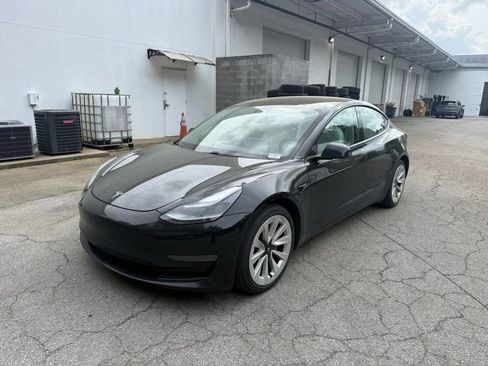 Used 2021 Tesla Model 3 Standard Range Plus RWD image 3