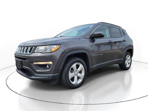 Used 2019 Jeep Compass Latitude image 2