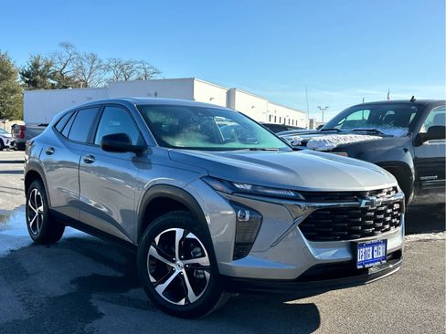 Certified 2024 Chevrolet Trax RS w/ Driver Confidence Package image 33