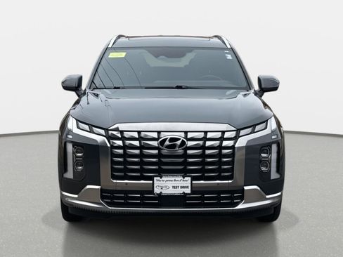 Used 2023 Hyundai Palisade Calligraphy image 2