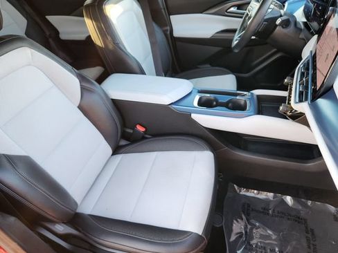 Certified 2024 Chevrolet Equinox EV LT FWD image 13