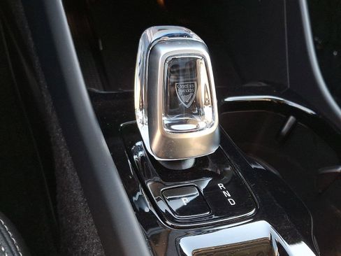 Certified 2025 Volvo XC40 B5 Plus image 16