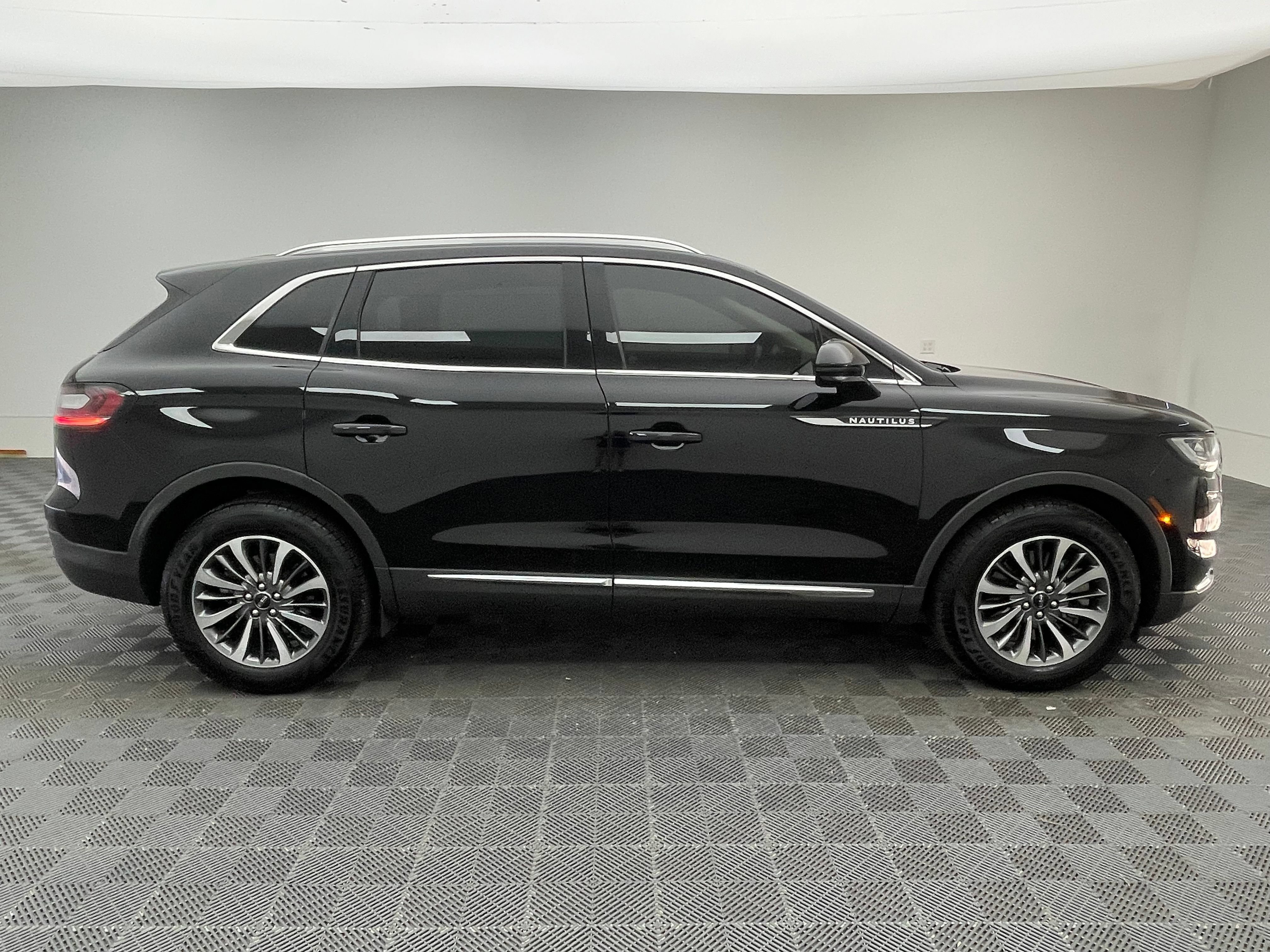 Used 2022 Lincoln Nautilus Reserve FWD image 8