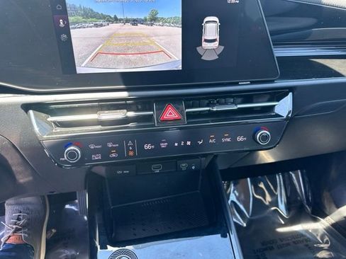 Used 2024 Kia Niro EX FWD image 24