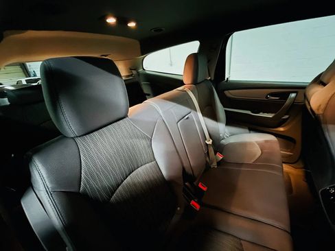 Used 2014 Chevrolet Traverse LS FWD image 11