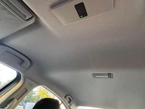 Used 2025 Nissan Versa SR w/ Trunk Package image 40