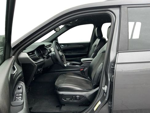 Used 2023 Jeep Grand Cherokee L Laredo image 14