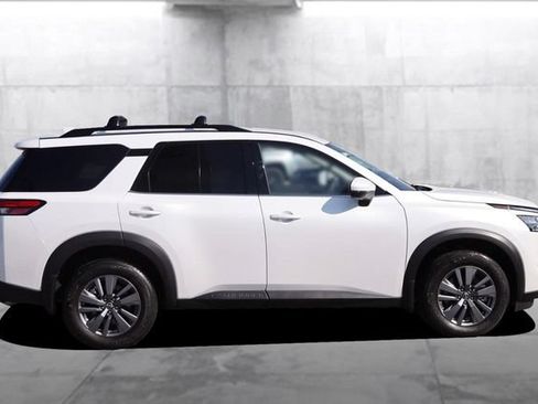 Certified 2025 Nissan Pathfinder SV AWD/4WD image 5