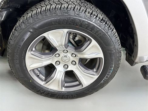 Used 2020 RAM 1500 Laramie image 32