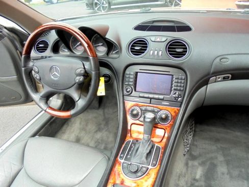 Used 2005 Mercedes-Benz SL 500 image 8