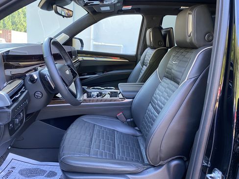 Used 2025 Cadillac Escalade Sport Platinum w/ LPO, Floor Liner Package AWD/4WD image 16