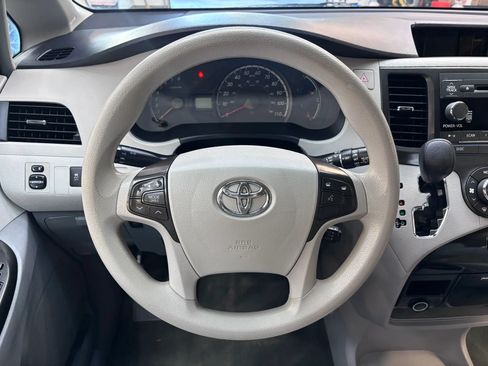 Used 2014 Toyota Sienna LE FWD image 12