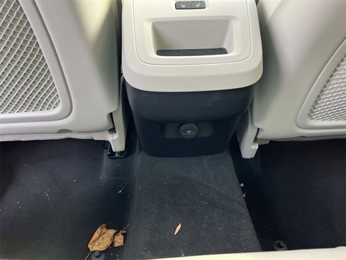 Used 2024 Volvo XC60 B5 Plus image 17