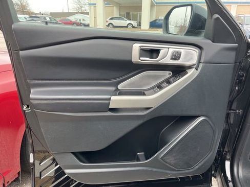 Used 2023 Ford Explorer Limited w/ Limited Technology Package image 14