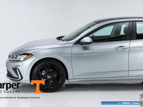 Used 2025 Volkswagen Jetta SE FWD image 3