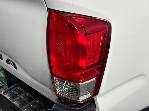 Used 2017 Toyota Tacoma SR image 29