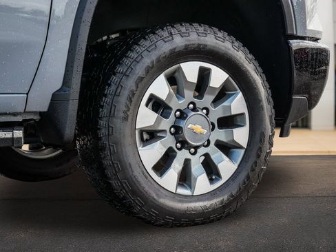 Used 2025 Chevrolet Silverado 2500 Custom w/ Custom Convenience Package AWD/4WD image 9