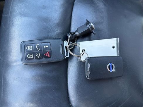 Used 2010 Volvo V70 R-Design image 31