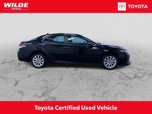 Certified 2020 Toyota Camry LE image 2