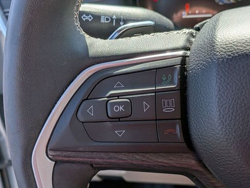 Used 2023 Jeep Grand Cherokee L Limited w/ Black Appearance Package image 15