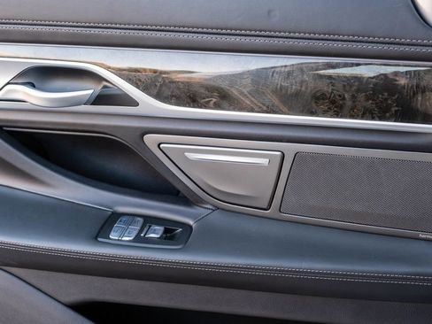 Used 2020 BMW 750i xDrive w/ Executive Package image 31