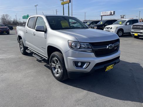 Used 2017 Chevrolet Colorado Z71 AWD/4WD image 2
