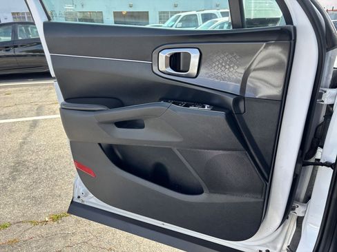 Used 2024 Kia Sorento S FWD image 18