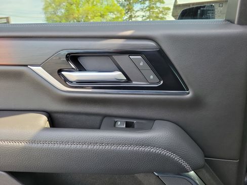 Used 2025 GMC Yukon Denali AWD/4WD image 12