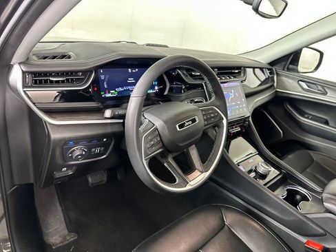 Used 2023 Jeep Grand Cherokee 4WD 4xe image 13