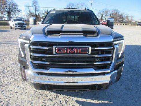 New 2026 GMC Sierra 3500 SLT w/ SLT Premium Package image 12