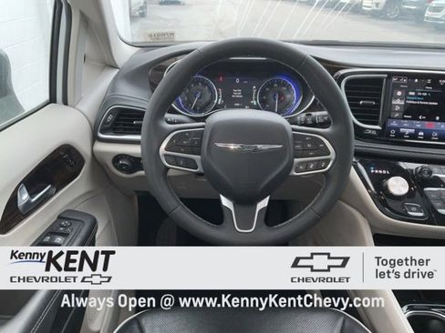 Used 2024 Chrysler Pacifica Limited image 27