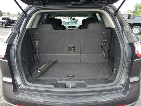 Used 2017 Chevrolet Traverse LT w/ Style and Technology Package FWD image 28
