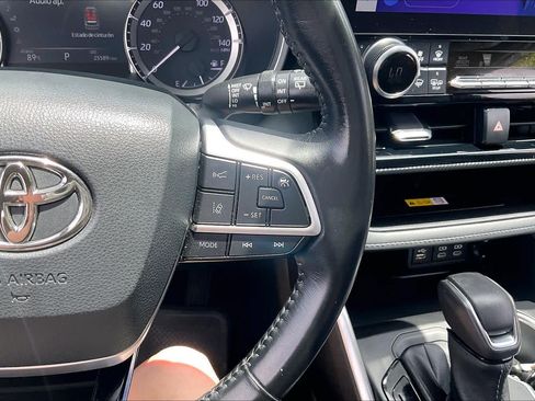 Used 2023 Toyota Highlander XSE FWD image 25