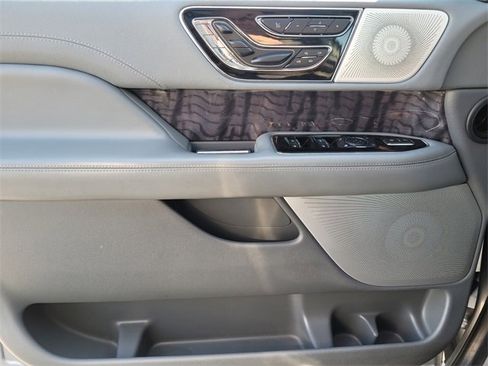 Used 2020 Lincoln Navigator Reserve w/ Luxury Package image 31
