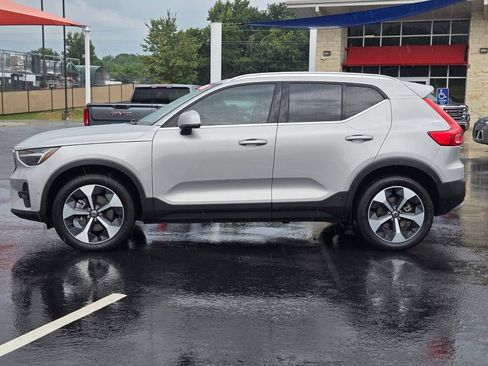 Used 2024 Volvo XC40 B5 Plus AWD/4WD image 2