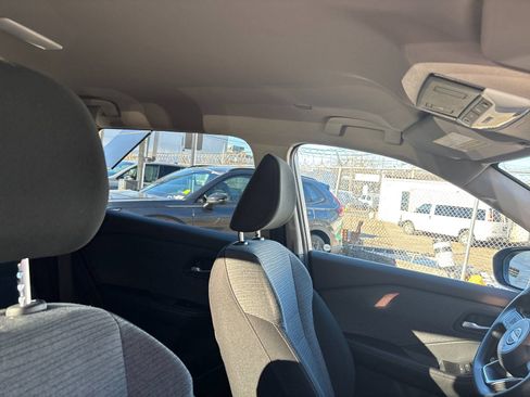 Used 2023 Nissan Rogue SV image 17