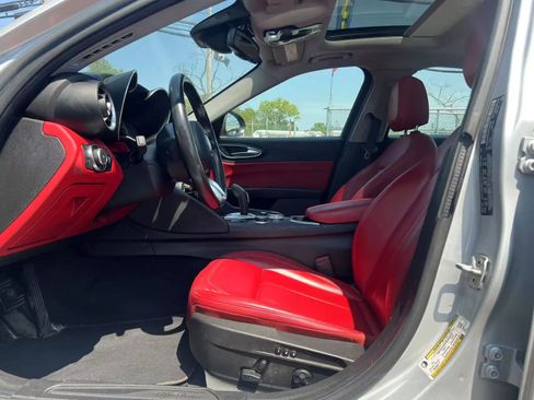 Used 2021 Alfa Romeo Giulia Sprint w/ Nero Edizione image 11