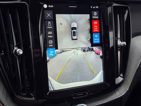 Certified 2025 Volvo XC60 B5 Plus image 30