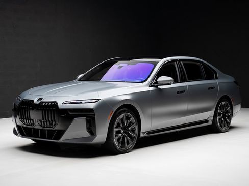 Used 2023 BMW 760i xDrive w/ Executive Package AWD/4WD image 90