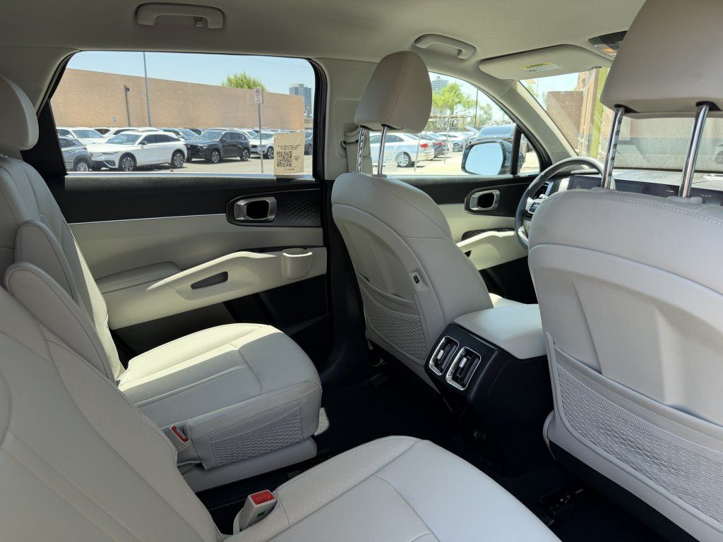 Used 2025 Kia Sorento EX AWD/4WD image 39