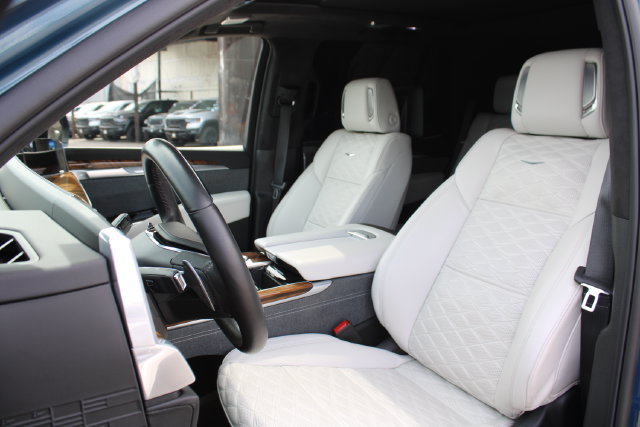 Used 2025 Cadillac Escalade Sport Platinum AWD/4WD image 37
