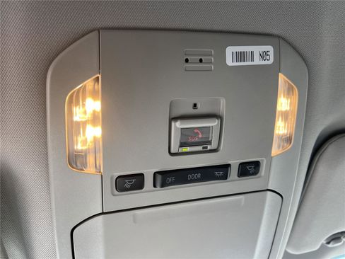 Used 2023 Toyota Highlander LE FWD image 6