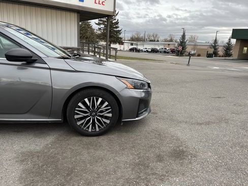 Used 2024 Nissan Altima 2.5 SV image 14