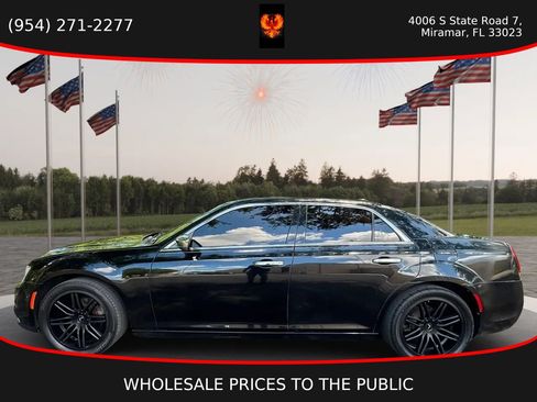 Used 2017 Chrysler 300 C RWD image 8