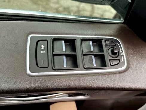 Used 2017 Jaguar F-PACE Prestige image 13