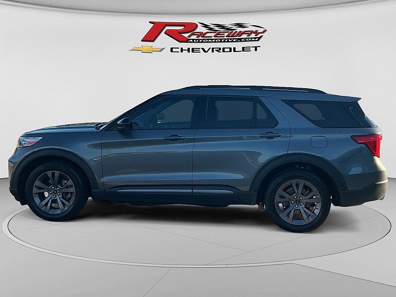 Used 2023 Ford Explorer XLT w/ Equipment Group 202A RWD image 2