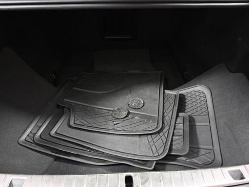 Used 2022 BMW ALPINA B7 xDrive w/ Luxury Rear Seating Package image 19