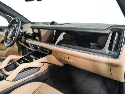 New 2026 Porsche Cayenne Coupe AWD/4WD image 26